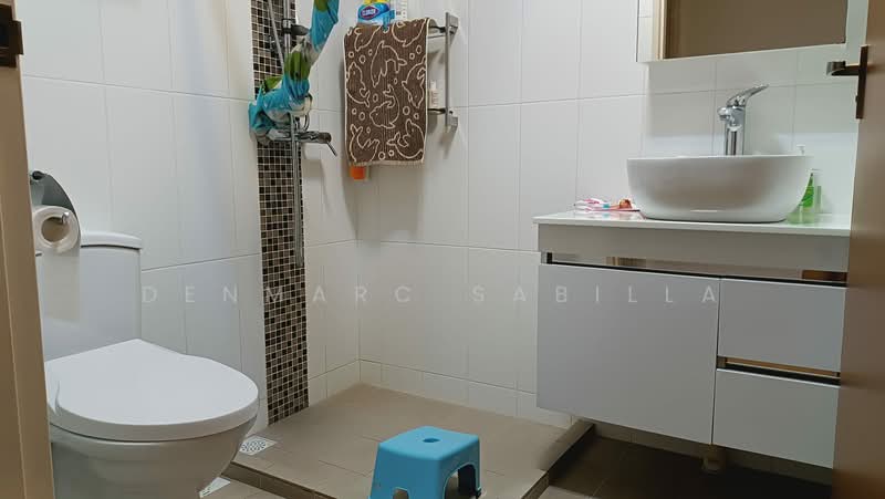 522A Tampines Central 7, 522A Tampines Central 7, 2 Bedrooms, 721 sqft, HDB Flat For Rent, by Denmarc Sabilla, 500172170 - Bathroom - PropertyGuru.com.sg