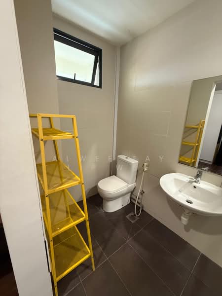 Sunbird Park, Sunbird Road, Room Rental, 250 sqft, Terraced House For Rent, by Alwee Tay Lip Wee, 500172175 - Bathroom - PropertyGuru.com.sg