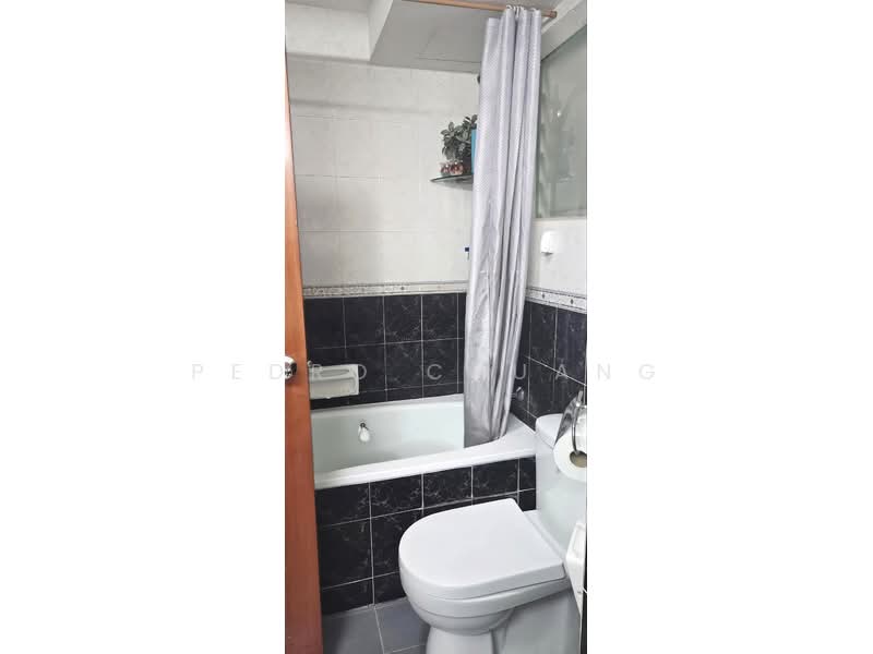 Melville Park, 22 Simei Street 1, 2 Bedrooms, 990 sqft, Condominium For Sale, by Pedro Chuang, 500172209 - Bathroom - PropertyGuru.com.sg