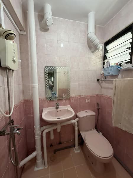 26 Teck Whye Lane, 26 Teck Whye Lane, 2 Bedrooms, 796 sqft, HDB Flat For Sale, by Ahmad Ibrahim, 500172212 - Bathroom - PropertyGuru.com.sg