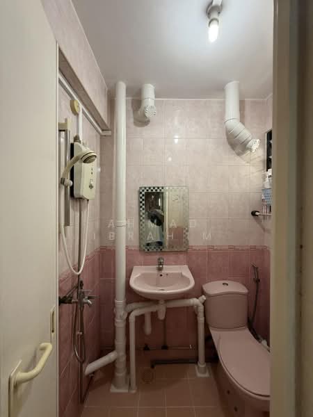 26 Teck Whye Lane, 26 Teck Whye Lane, 2 Bedrooms, 796 sqft, HDB Flat For Sale, by Ahmad Ibrahim, 500172212 - Bathroom - PropertyGuru.com.sg