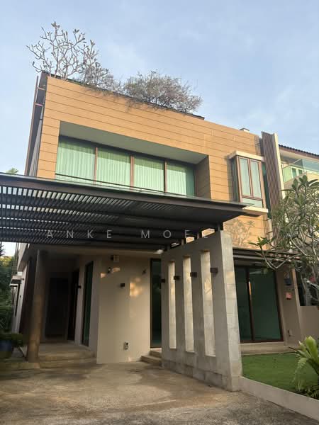 Sunset Estate, , 6 Bedrooms, 5,200 sqft, Semi-Detached House For Rent, by Anke Moeller, 500172214 - Exterior - PropertyGuru.com.sg