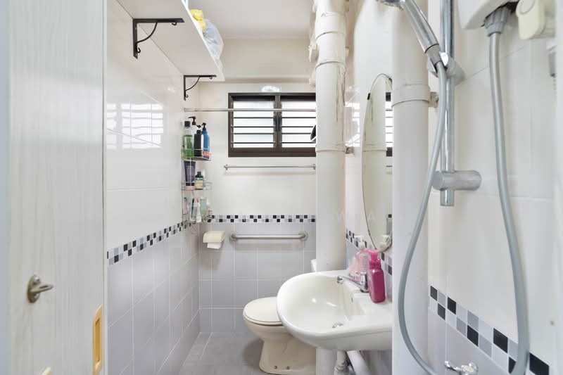 721 Yishun Street 71, 721 Yishun Street 71, 3 Bedrooms, 1,119 sqft, HDB Flat For Sale, by Hillary Wan, 500172228 - Bathroom - PropertyGuru.com.sg
