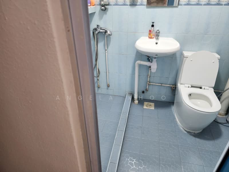 370 Woodlands Avenue 1, 370 Woodlands Avenue 1, Room Rental, 180 sqft, HDB Flat For Rent, by Angela Khoo, 500172247 - Bathroom - PropertyGuru.com.sg
