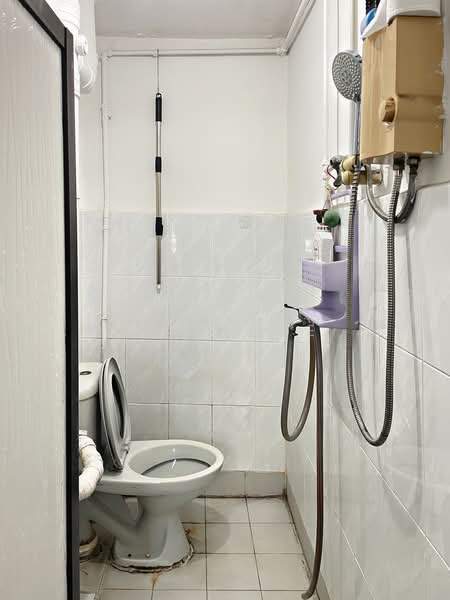36 Circuit Road, 36 Circuit Road, 2 Bedrooms, 678 sqft, HDB Flat For Sale, by Sean Lee, 500172257 - Bathroom - PropertyGuru.com.sg