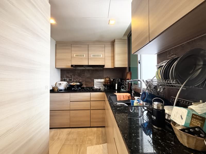 The Madeira, 52 Bukit Batok Street 31, 4 Bedrooms, 2,400 sqft, Condominium For Sale, by Royston Choy, 500172259 - Kitchen - PropertyGuru.com.sg