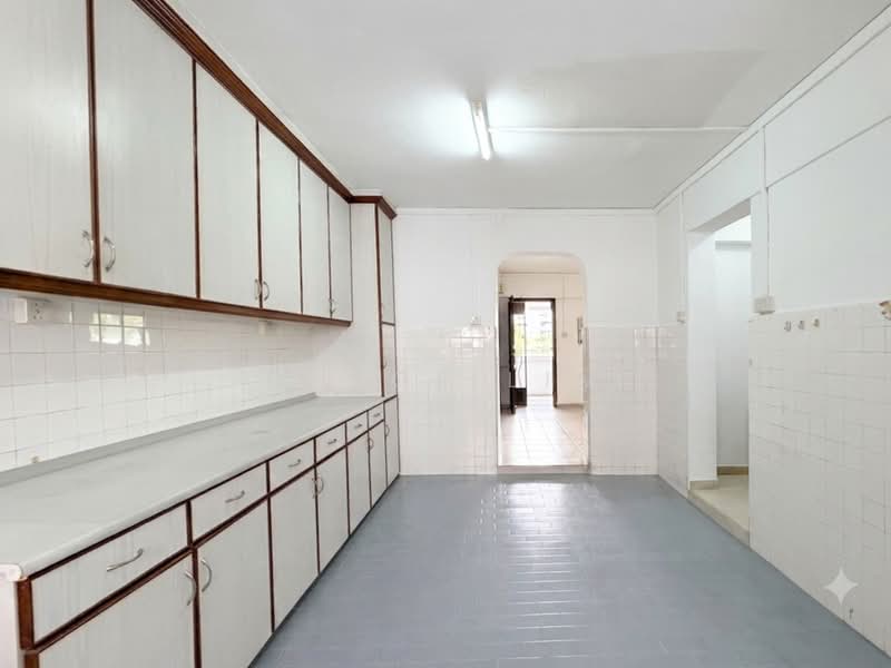 903 Tampines Avenue 4, 903 Tampines Avenue 4, 3 Bedrooms, 1,109 sqft, HDB Flat For Sale, by Chloe Lim, 500172268 - Kitchen - PropertyGuru.com.sg