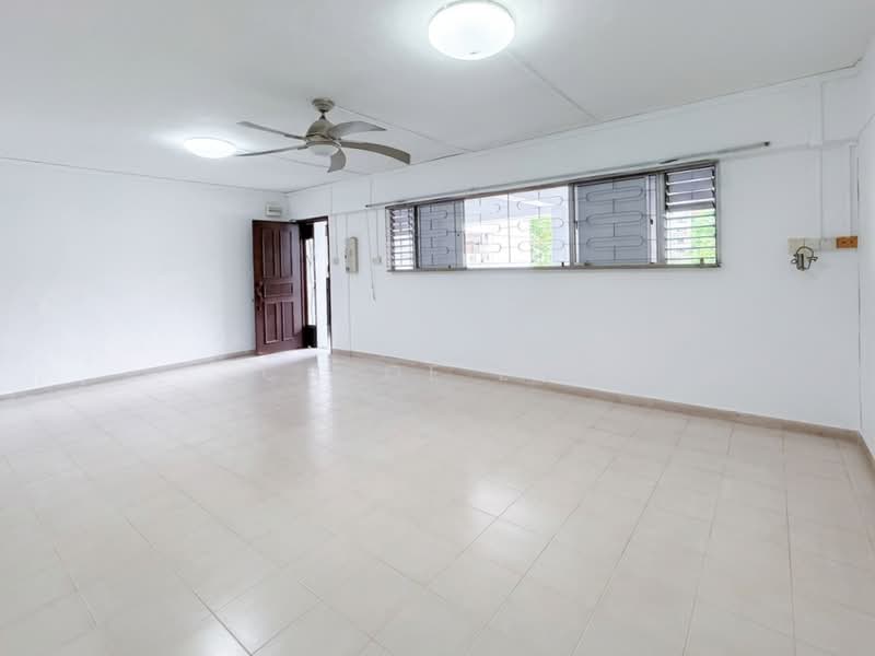 903 Tampines Avenue 4, 903 Tampines Avenue 4, 3 Bedrooms, 1,109 sqft, HDB Flat For Sale, by Chloe Lim, 500172268 - Living Room - PropertyGuru.com.sg