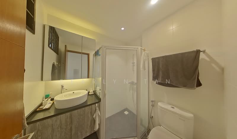 Seasons Park, 491 Yio Chu Kang Road, 2 Bedrooms, 1,066 sqft, Condominium For Sale, by Pearlyn Tan, 500172275 - Bathroom - PropertyGuru.com.sg