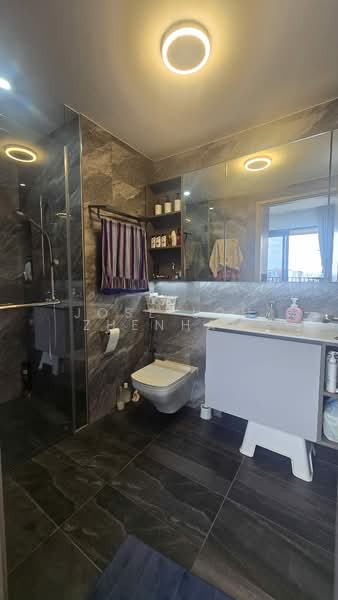 Sengkang Grand Residences, 86 Compassvale Bow, 3 Bedrooms, 1,055 sqft, Condominium For Sale, by Jose Loh Zhenhao, 500172276 - Bathroom - PropertyGuru.com.sg