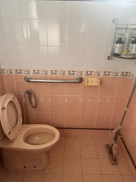 329 Clementi Avenue 2, 329 Clementi Avenue 2, Room Rental, 180 sqft, HDB Flat For Rent, by Angela Khoo, 500172281 - Bathroom - PropertyGuru.com.sg