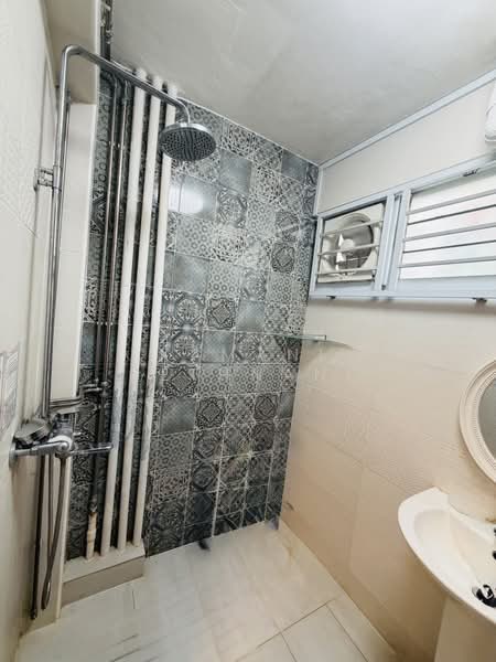 461D Bukit Batok West Avenue 8, 461D Bukit Batok West Avenue 8, 3 Bedrooms, 93 sqft, HDB Flat For Sale, by Kamani Jethnani, 500172287 - Bathroom - PropertyGuru.com.sg