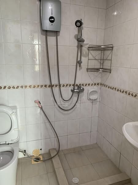 Cheap Bedroom near Paya Lebar MRT, , Room Rental, 110 sqft, Condominium For Rent, by Alan Tsui 徐先生, 500172304 - Bathroom - PropertyGuru.com.sg