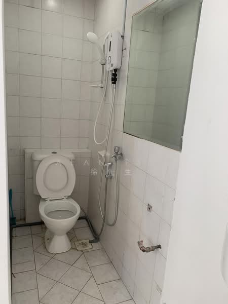 Cheap Bedroom near Paya Lebar MRT, , Room Rental, 110 sqft, Condominium For Rent, by Alan Tsui 徐先生, 500172304 - Bathroom - PropertyGuru.com.sg