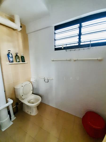 250 Tampines Street 21, 250 Tampines Street 21, Room Rental, 150 sqft, HDB Flat For Rent, by Tommy Lau, 500172311 - Bathroom - PropertyGuru.com.sg