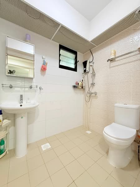 817C Keat Hong Link, 817C Keat Hong Link, 3 Bedrooms, 990 sqft, HDB Flat For Sale, by James Yeo, 500172315 - Bathroom - PropertyGuru.com.sg
