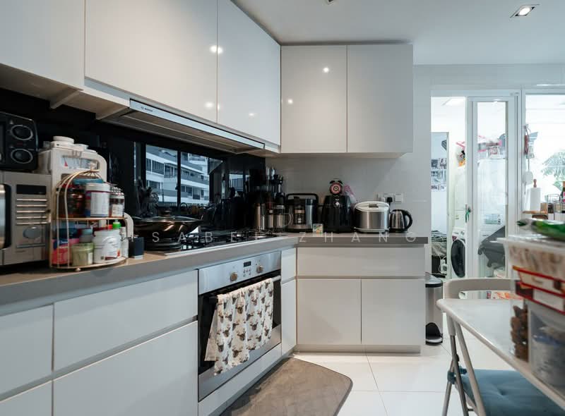 The Interlace, 192 Depot Road, 3 Bedrooms, 1,259 sqft, Condominium For Rent, by Isabel Zhang, 500172318 - Kitchen - PropertyGuru.com.sg
