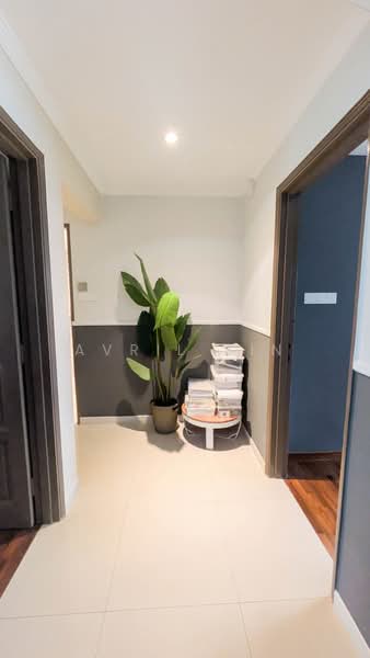 The Meyer Place, 6 Meyer Place, 3 Bedrooms, 1,367 sqft, Condominium For Rent, by Avril Bin, 500172340 - Corridor - PropertyGuru.com.sg