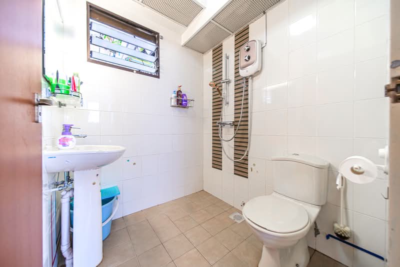 180B Marsiling Road, 180B Marsiling Road, 2 Bedrooms, 753 sqft, HDB Flat For Sale, by Chloe Chung, 500172343 - Bathroom - PropertyGuru.com.sg