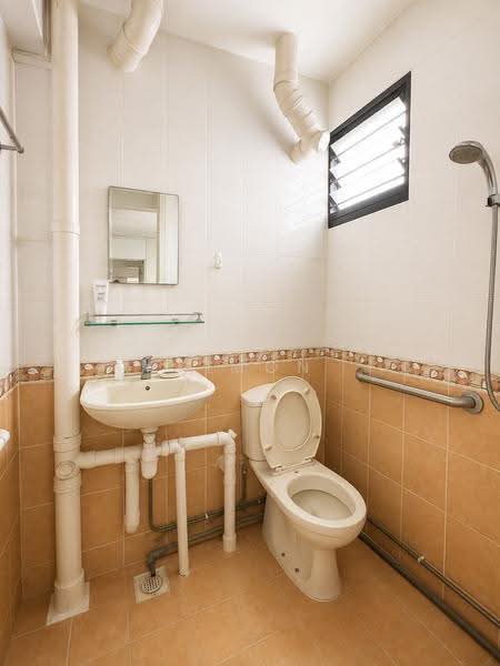 523 Ang Mo Kio Avenue 5, 523 Ang Mo Kio Avenue 5, Ang Mo Kio / Bishan / Thomson, 2 Bedrooms, 732 sqft, HDB Flat For Sale, by Simon Kee, 500172353 - Bathroom - PropertyGuru.com.sg