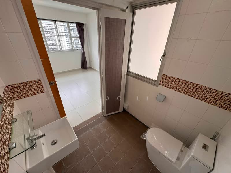 430B Fernvale Link, 430B Fernvale Link, Room Rental, 200 sqft, HDB Flat For Rent, by Isaac Li, 500172392 - Master Bathroom - PropertyGuru.com.sg