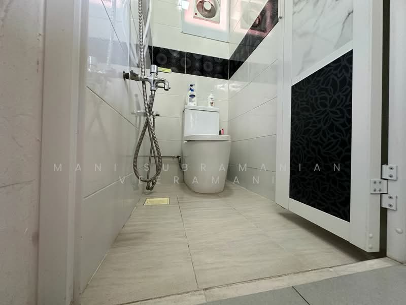 463 Crawford Lane, 463 Crawford Lane, 2 Bedrooms, 646 sqft, HDB Flat For Sale, by Mani Subramanian Veeramani, 500172412 - Bathroom - PropertyGuru.com.sg