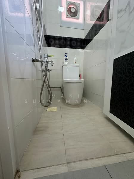 463 Crawford Lane, 463 Crawford Lane, 2 Bedrooms, 646 sqft, HDB Flat For Sale, by Mani Subramanian Veeramani, 500172412 - Bathroom - PropertyGuru.com.sg