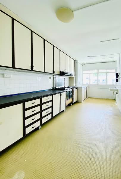 214 Bedok North Street 1, 214 Bedok North Street 1, 2 Bedrooms, 732 sqft, HDB Flat For Sale, by Joe Tng, 500172416 - PropertyGuru.com.sg
