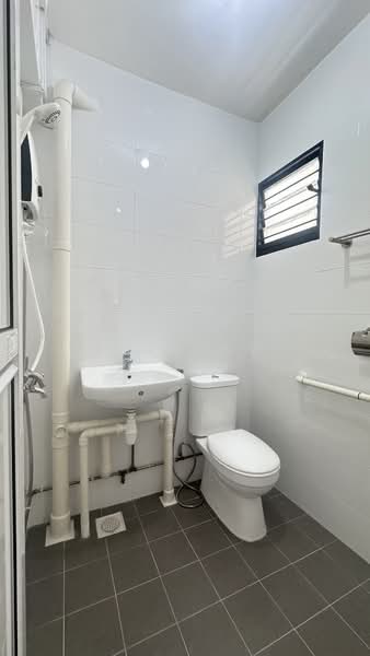 214 Bedok North Street 1, 214 Bedok North Street 1, 2 Bedrooms, 732 sqft, HDB Flat For Sale, by Joe Tng, 500172416 - PropertyGuru.com.sg