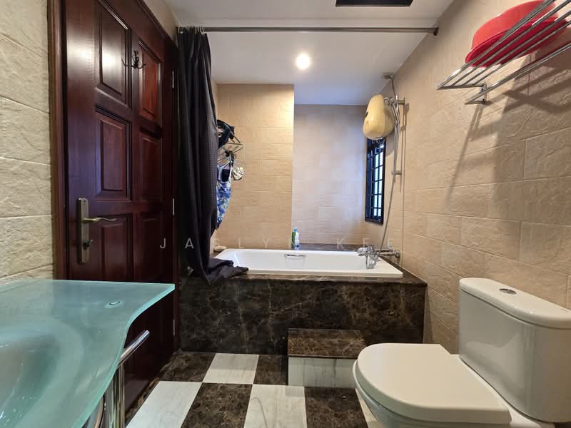 Mandarin Gardens, 1 Siglap Road, 3 Bedrooms, 2,024 sqft, Condominium For Sale, by Jaslyn Kee, 500172421 - Bathroom - PropertyGuru.com.sg