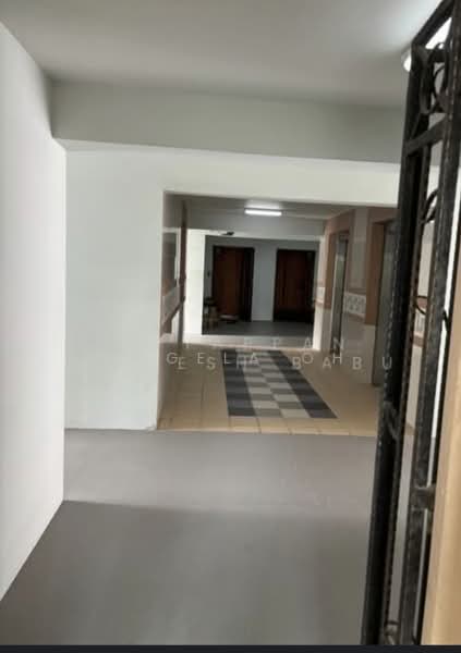 127C Kim Tian Road, 127C Kim Tian Road, 2 Bedrooms, 667 sqft, HDB Flat For Sale, by Angela Oh, 500172423 - Corridor - PropertyGuru.com.sg
