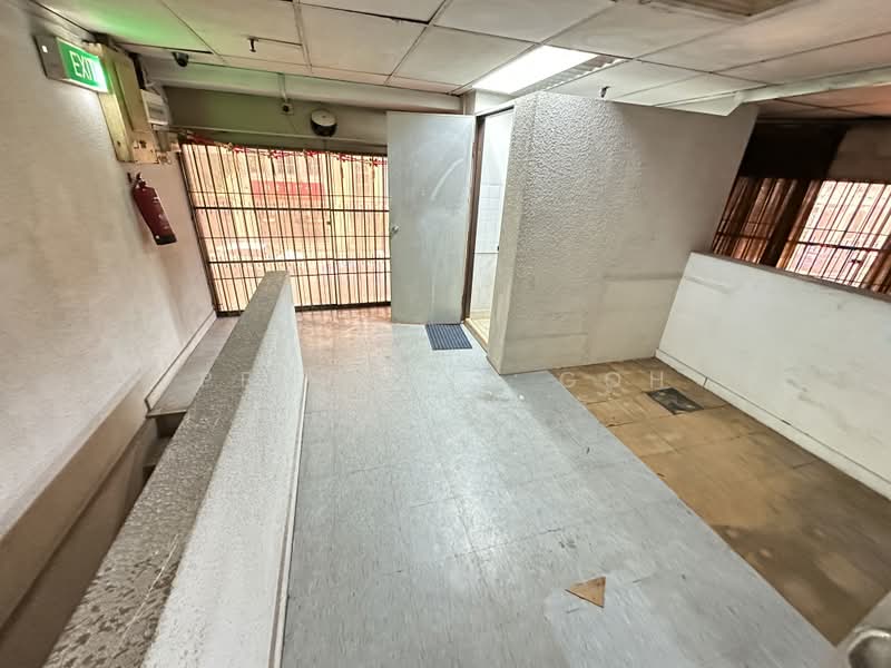 Fook Hai Building, 150 South Bridge Road, 1,000 sqft, Mall Shop For Sale, by Penjamin Goh, 500172433 - Entrance - CommercialGuru.com.sg
