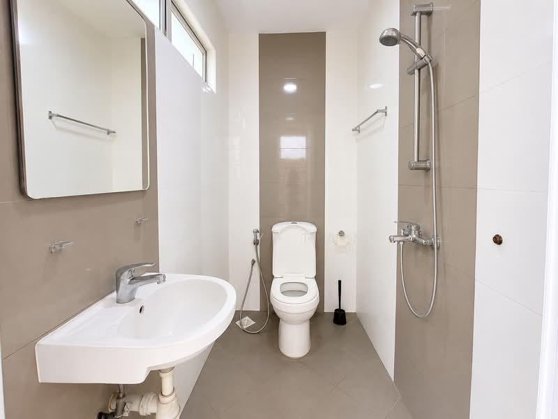 Princess of Wales Road, , 6 Bedrooms, 5,000 sqft, Semi-Detached House For Rent, by Joey Tan, 500172450 - Bathroom - PropertyGuru.com.sg