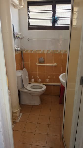 706 Clementi West Street 2, 706 Clementi West Street 2, Room Rental, 300 sqft, HDB Flat For Rent, by Rain Xie 谢燕瑜, 500172460 - Bathroom - PropertyGuru.com.sg
