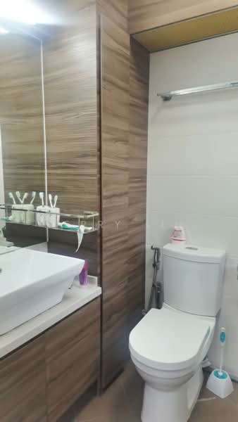 83 Redhill Lane, 83 Redhill Lane, 4 Bedrooms, 1,356 sqft, HDB Flat For Rent, by Jerry Liu, 500172463 - Bathroom - PropertyGuru.com.sg