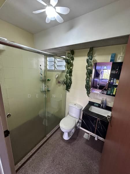127D Kim Tian Road, 127D Kim Tian Road, 3 Bedrooms, 947 sqft, HDB Flat For Sale, by Dennis Lim, 500172464 - Bathroom - PropertyGuru.com.sg
