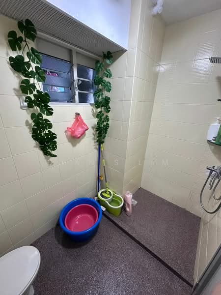 127D Kim Tian Road, 127D Kim Tian Road, 3 Bedrooms, 947 sqft, HDB Flat For Sale, by Dennis Lim, 500172464 - Bathroom - PropertyGuru.com.sg
