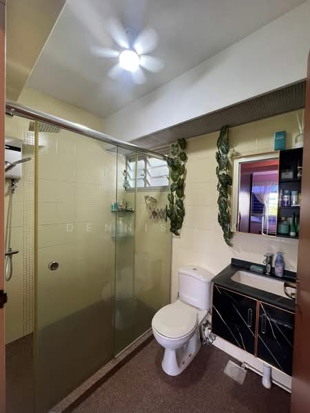 127D Kim Tian Road, 127D Kim Tian Road, 3 Bedrooms, 947 sqft, HDB Flat For Sale, by Dennis Lim, 500172464 - Bathroom - PropertyGuru.com.sg