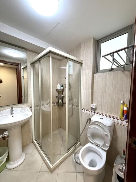Modena, 37 Simei Street 4, 2 Bedrooms, 969 sqft, Condominium For Sale, by Clinton Lim, 500172473 - Bathroom - PropertyGuru.com.sg
