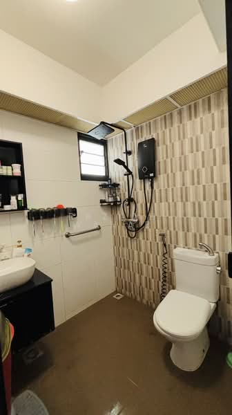 610A Tampines North Drive 1, 610A Tampines North Drive 1, 3 Bedrooms, 1,001 sqft, HDB Flat For Sale, by Raziah Wahab, 500172479 - Bathroom - PropertyGuru.com.sg