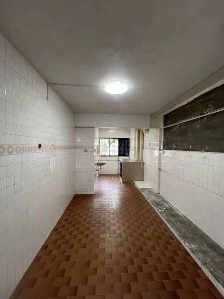 112 Tampines Street 11, 112 Tampines Street 11, 3 Bedrooms, 1,119 sqft, HDB Flat For Sale, by Dennis Lim, 500172486 - Kitchen - PropertyGuru.com.sg