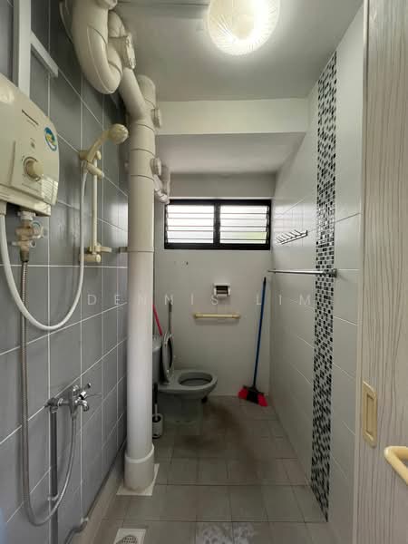 112 Tampines Street 11, 112 Tampines Street 11, 3 Bedrooms, 1,119 sqft, HDB Flat For Sale, by Dennis Lim, 500172486 - Bathroom - PropertyGuru.com.sg