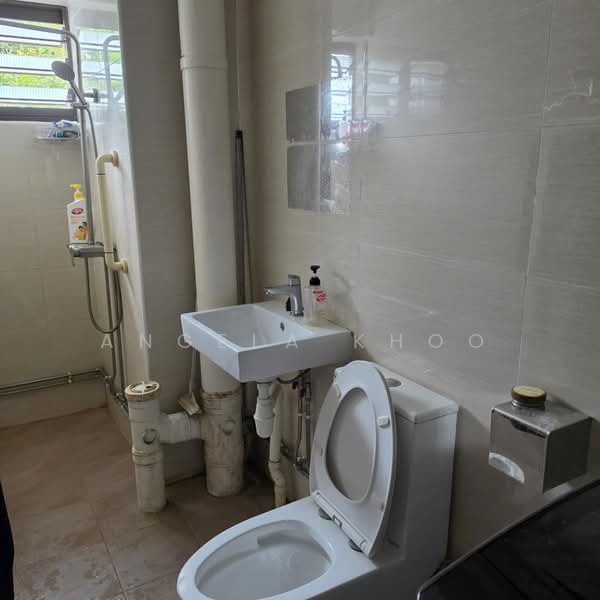 910 Jurong West Street 91, 910 Jurong West Street 91, Room Rental, 180 sqft, HDB Flat For Rent, by Angela Khoo, 500172487 - Bathroom - PropertyGuru.com.sg