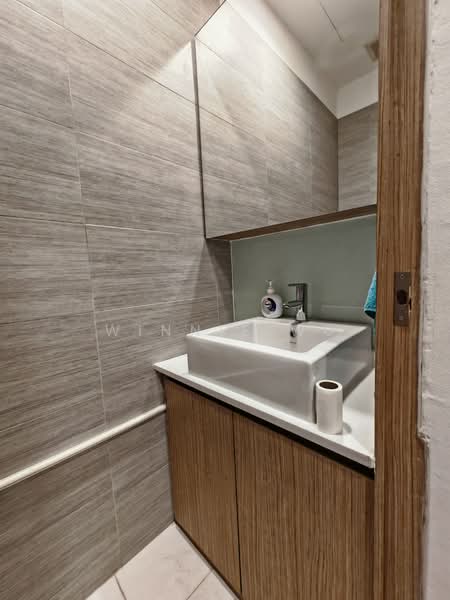 Oxley BizHub, 73 Ubi Road 1, 1,894 sqft, Light Industrial (B1) For Rent, by Winnie Wu, 500172492 - Bathroom - CommercialGuru.com.sg