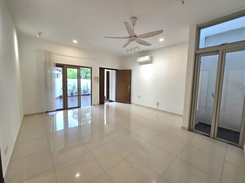 Serangoon Garden Estate, 44 Kingswear Avenue, 4 Bedrooms, 2,000 sqft, Terraced House For Rent, by Ken Tan, 500172506 - Living Room - PropertyGuru.com.sg