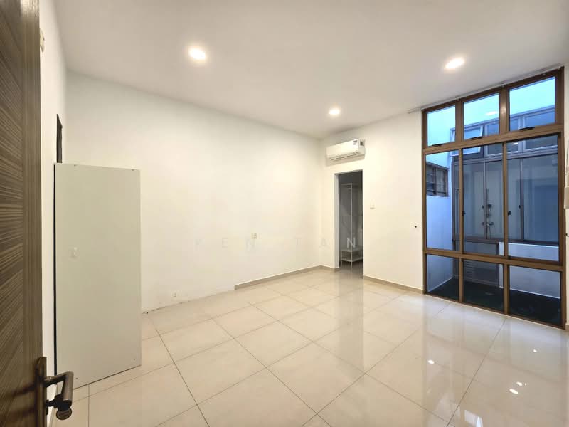 Serangoon Garden Estate, 44 Kingswear Avenue, 4 Bedrooms, 2,000 sqft, Terraced House For Rent, by Ken Tan, 500172506 - Interior - PropertyGuru.com.sg