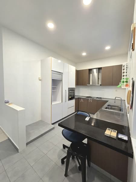 Serangoon Garden Estate, 44 Kingswear Avenue, 4 Bedrooms, 2,000 sqft, Terraced House For Rent, by Ken Tan, 500172506 - Kitchen - PropertyGuru.com.sg