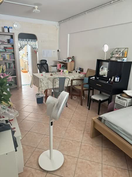 230 Ang Mo Kio Avenue 3, 230 Ang Mo Kio Avenue 3, 2 Bedrooms, 721 sqft, HDB Flat For Sale, by Glen Ong, 500172511 - Living Room - PropertyGuru.com.sg