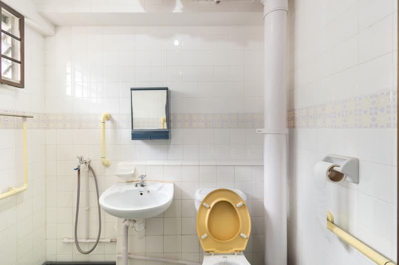 371 Tampines Street 34, 371 Tampines Street 34, 4 Bedrooms, 1,324 sqft, HDB Flat For Sale, by Tan Wei, 500172524 - Bathroom - PropertyGuru.com.sg
