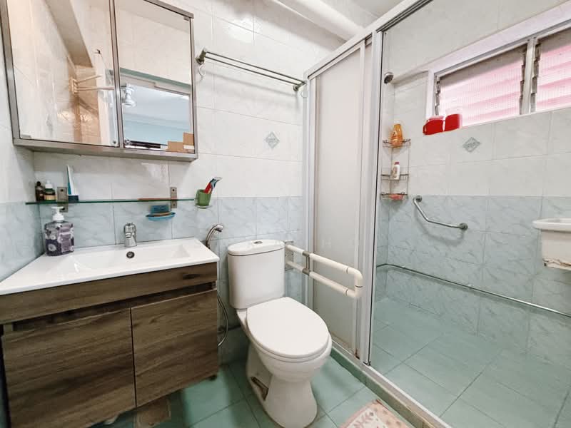 442 Sin Ming Avenue, 442 Sin Ming Avenue, 4 Bedrooms, 1,345 sqft, HDB Flat For Sale, by Sara Ho, 500172537 - Bathroom - PropertyGuru.com.sg